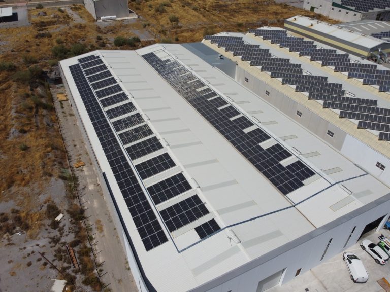 Instalación solar en empresa de metales