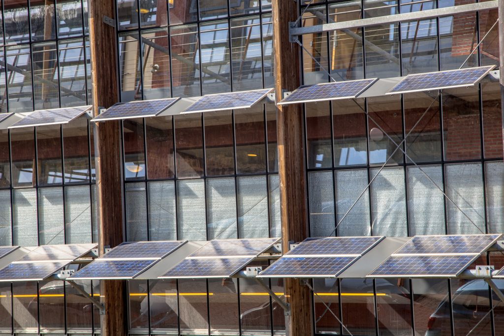 Placas-Solares-en-Balcones-para-Empresas
