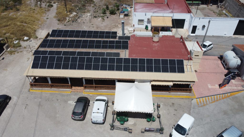 Instalación de paneles solares en restaurante en Lorca