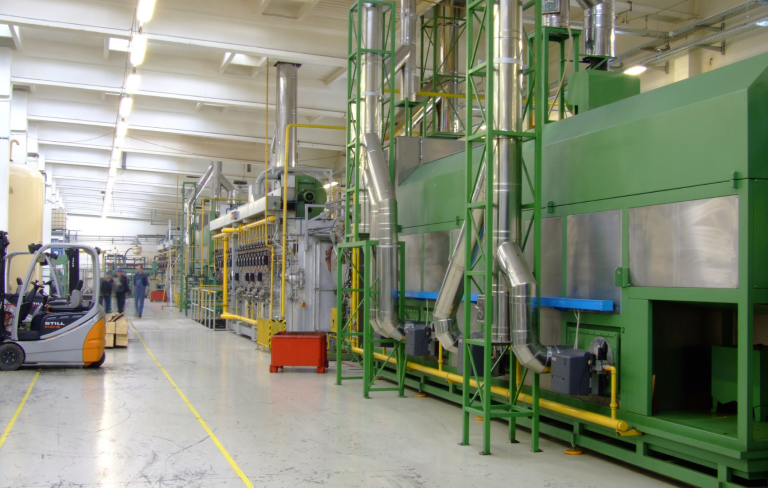 Planta industrial con alto consumo energético aplicando soluciones de eficiencia