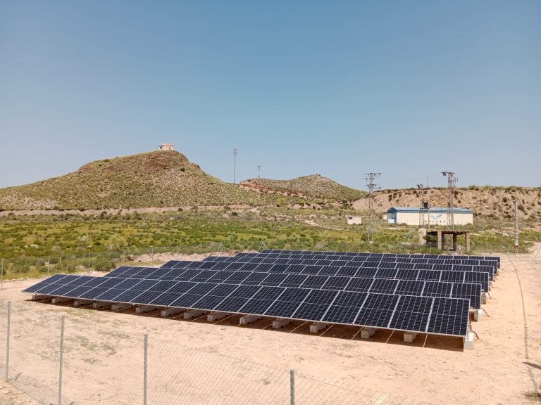 Instalación de placas solares en cortijo agrícola para autoconsumo