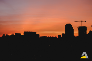 Vista panorámica de una ciudad apagada por un apagón eléctrico masivo